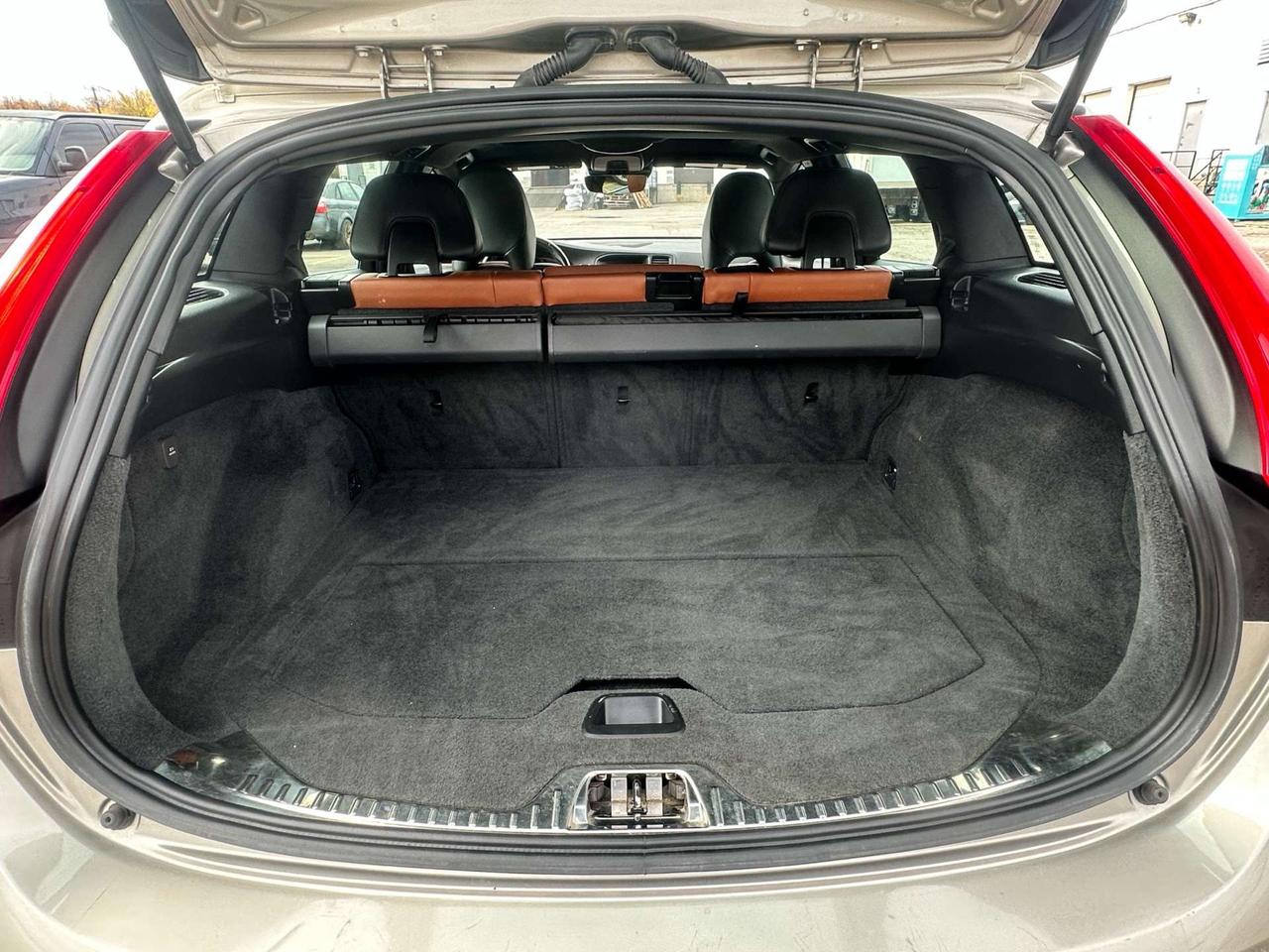 2015 Volvo V60 Platinum ~ T5 ~ AWD ~ NO ACCIDENTS Photo