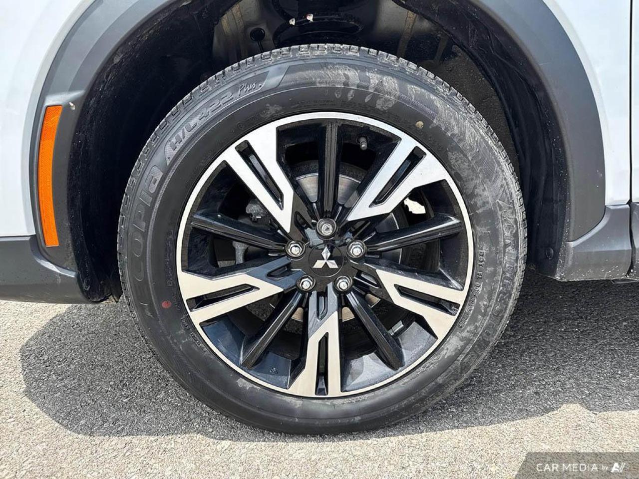 2023 Mitsubishi Eclipse Cross ES BACKUP CAM   BLUETOOTH   HTD SEATS   KEYLESS EN Photo