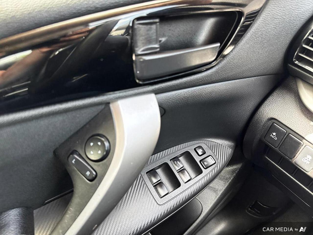 2023 Mitsubishi Eclipse Cross ES BACKUP CAM   BLUETOOTH   HTD SEATS   KEYLESS EN Photo