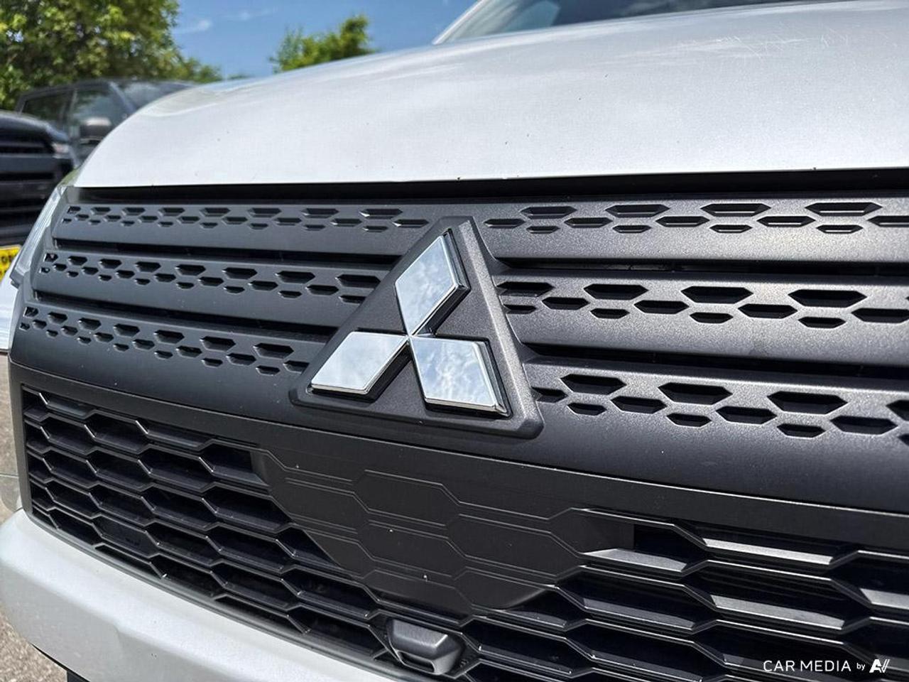 2023 Mitsubishi Eclipse Cross ES BACKUP CAM   BLUETOOTH   HTD SEATS   KEYLESS EN Photo