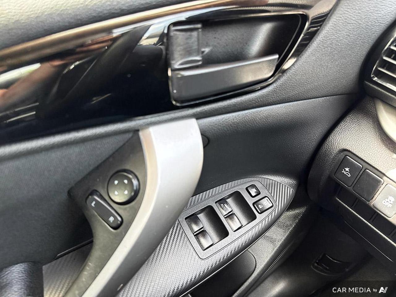 2023 Mitsubishi Eclipse Cross ES BACKUP CAM   BLUETOOTH   HTD SEATS   KEYLESS EN Photo