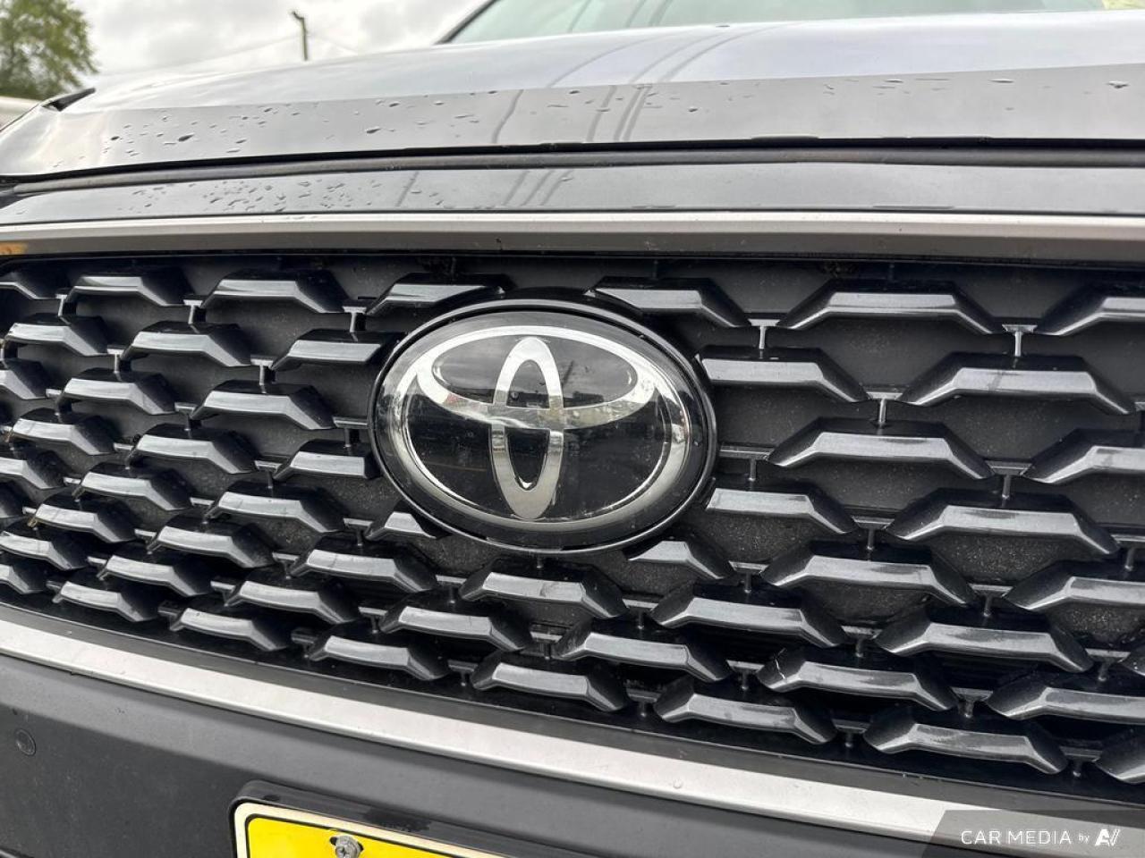 2022 Toyota Corolla Cross XLE BACKUP CAM   BLUETOOTH   HTD SEATS   KEYLESS E Photo