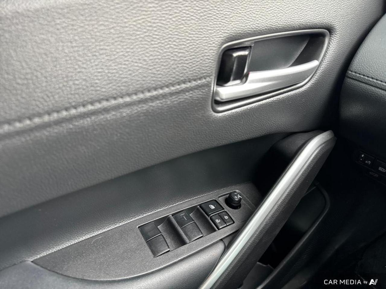 2022 Toyota Corolla Cross XLE BACKUP CAM   BLUETOOTH   HTD SEATS   KEYLESS E Photo