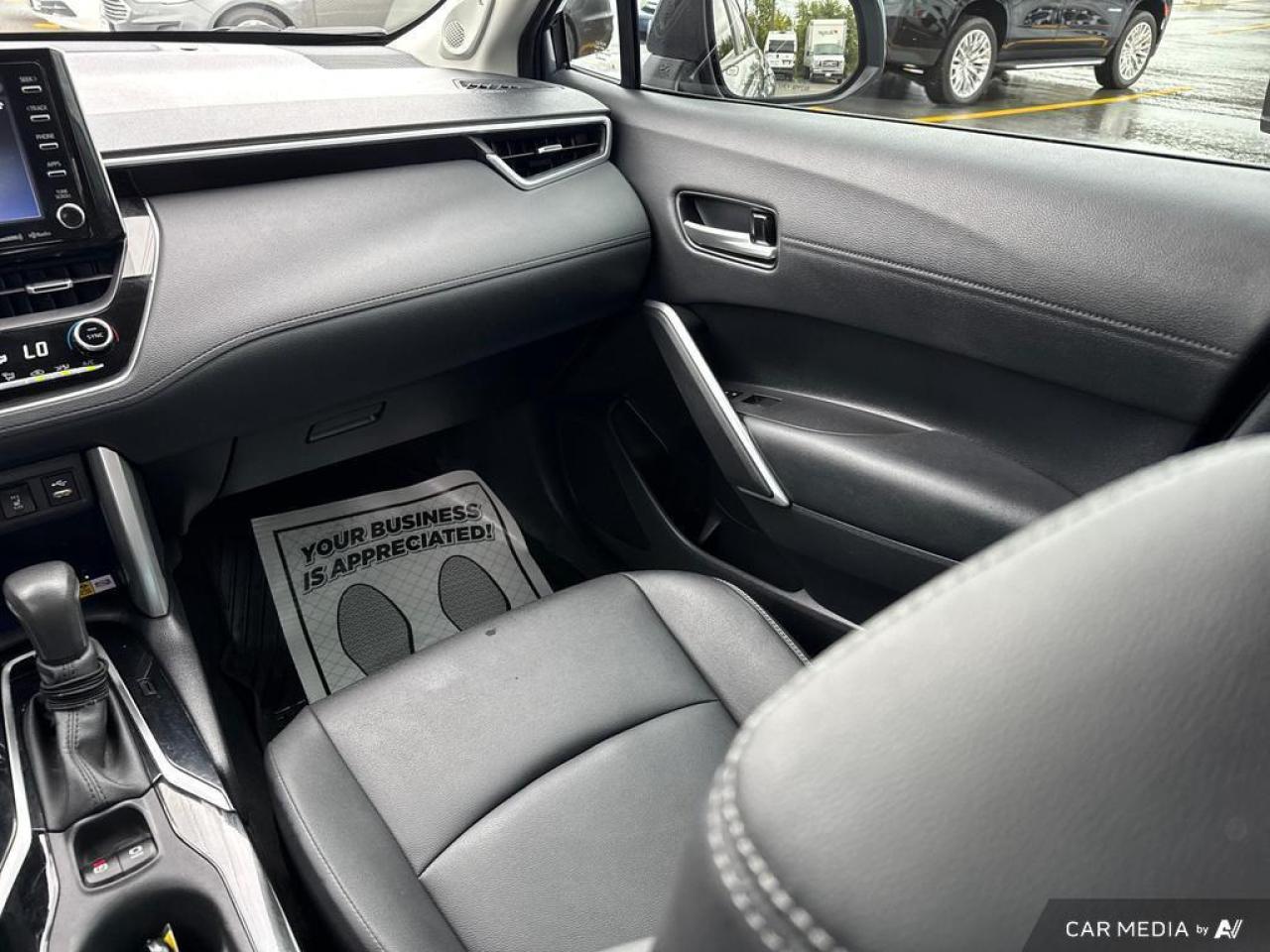 2022 Toyota Corolla Cross XLE BACKUP CAM   BLUETOOTH   HTD SEATS   KEYLESS E Photo