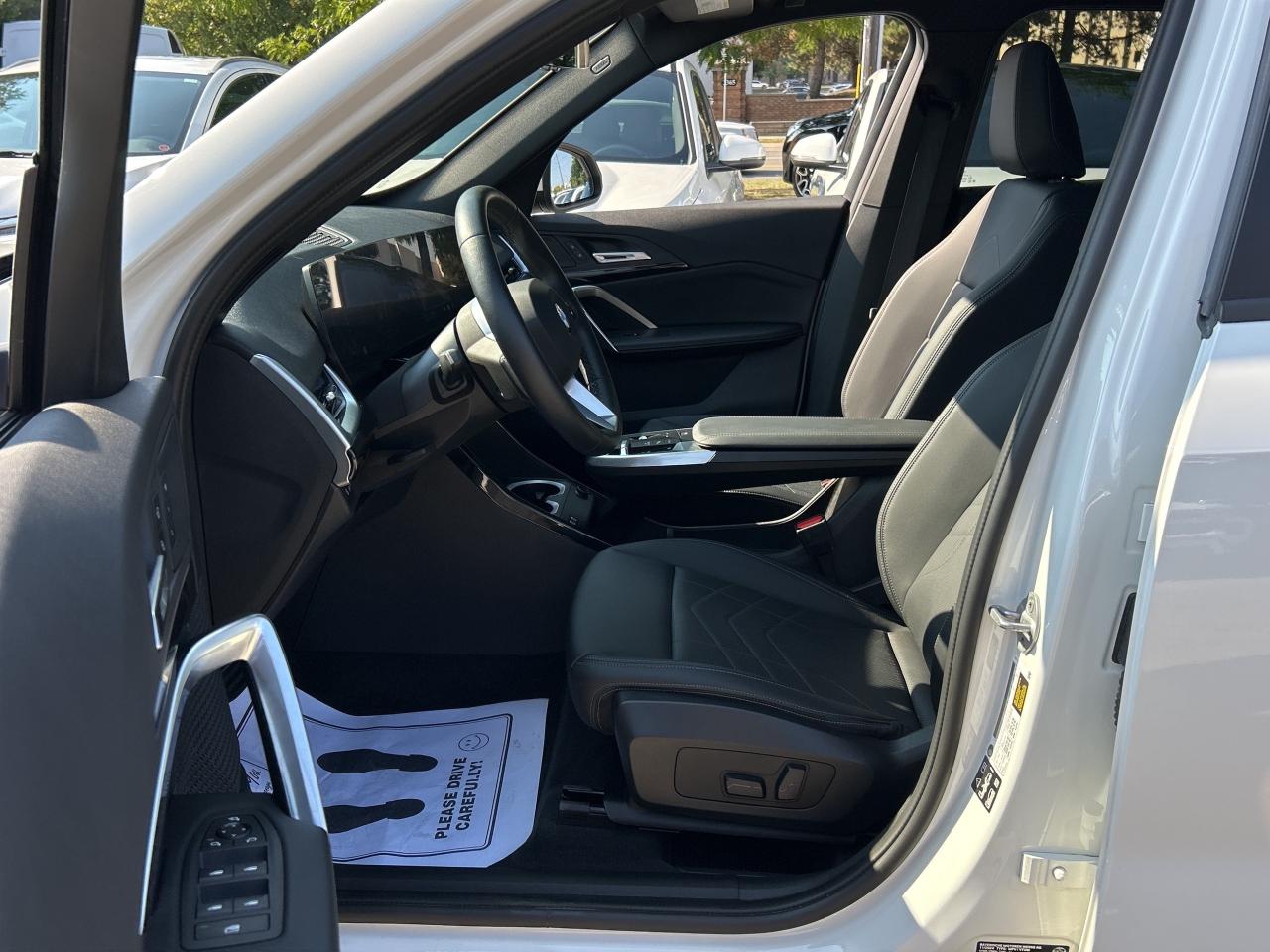 2025 BMW X1 PANOROOF, CARPLAY,ANDROID AUTO, REMOTE START, NAVI Photo