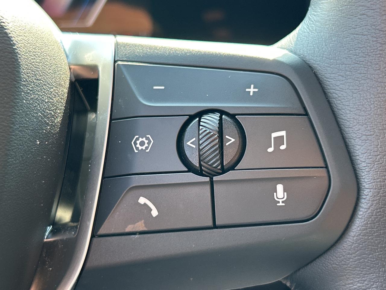 2025 BMW X1 PANOROOF, CARPLAY,ANDROID AUTO, REMOTE START, NAVI Photo