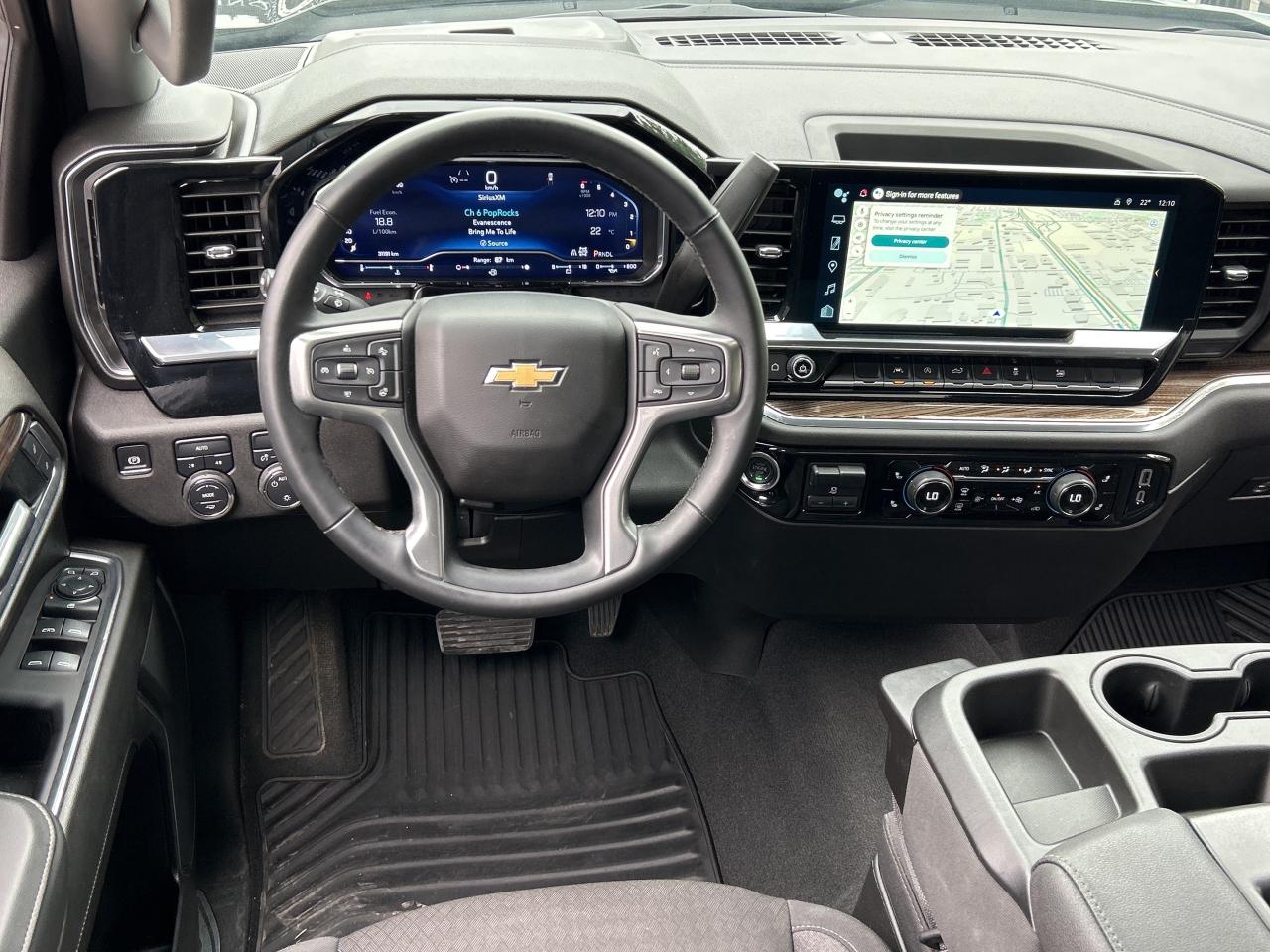 2025 Chevrolet Silverado 1500 4WD CREW CAB, 5.3LV8, NAVI, CARPLAY, ANDROID AUTO Photo3