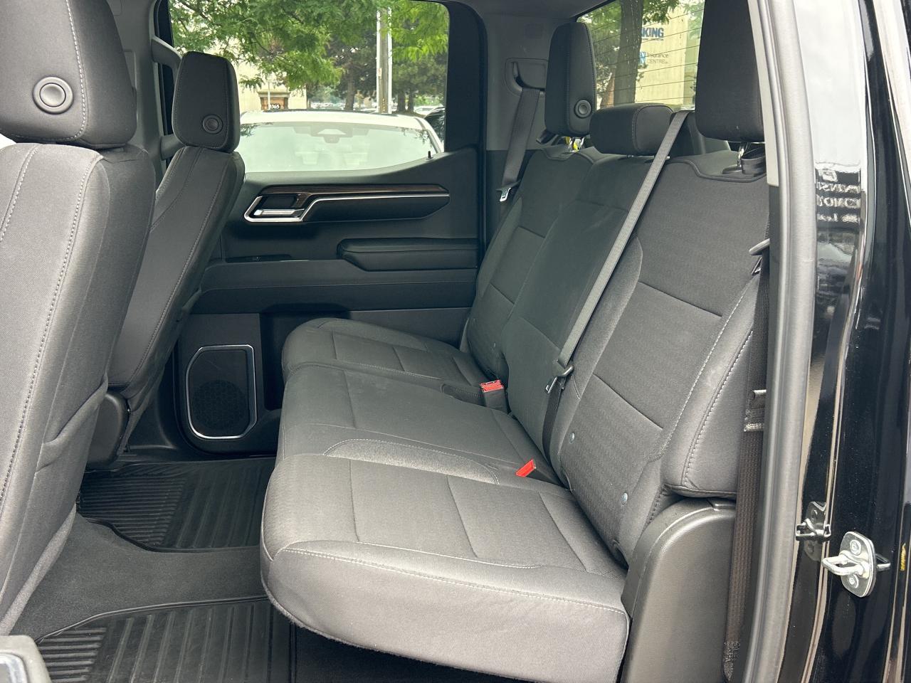 2025 Chevrolet Silverado 1500 4WD CREW CAB, 5.3LV8, NAVI, CARPLAY, ANDROID AUTO Photo