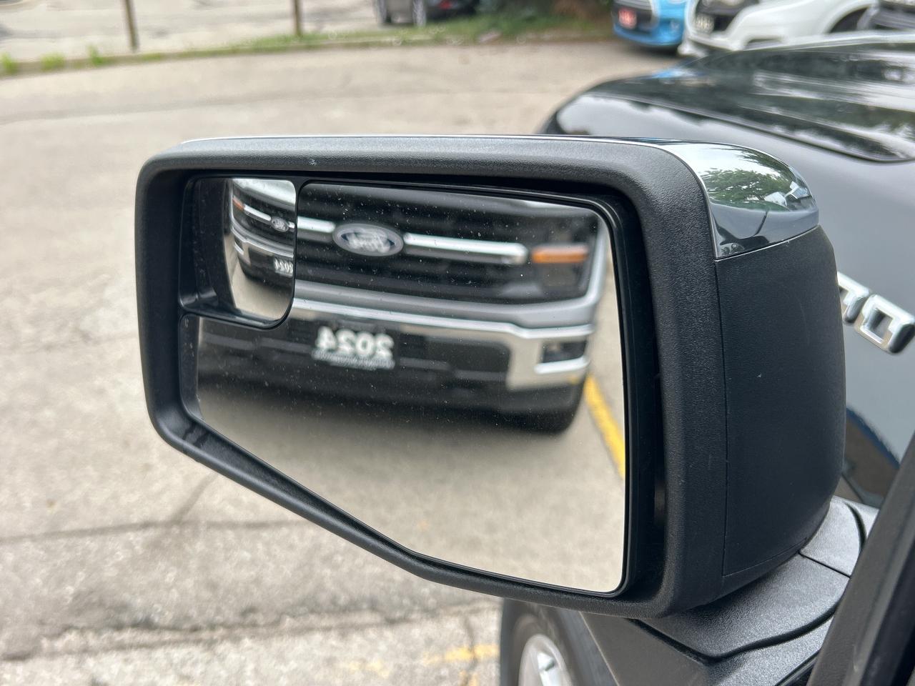 2025 Chevrolet Silverado 1500 4WD CREW CAB, 5.3LV8, NAVI, CARPLAY, ANDROID AUTO Photo