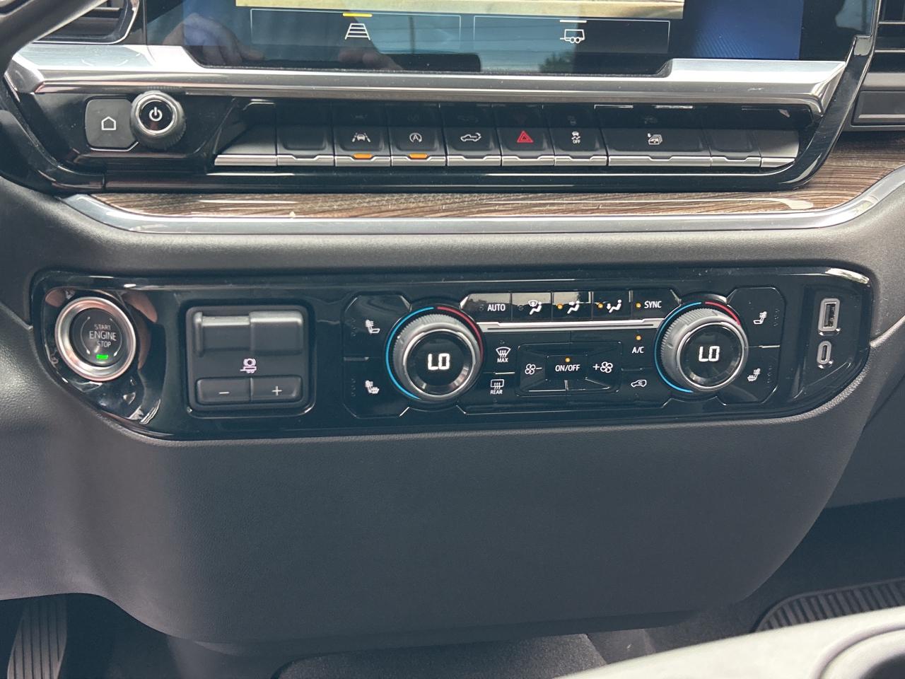 2025 Chevrolet Silverado 1500 4WD CREW CAB, 5.3LV8, NAVI, CARPLAY, ANDROID AUTO Photo