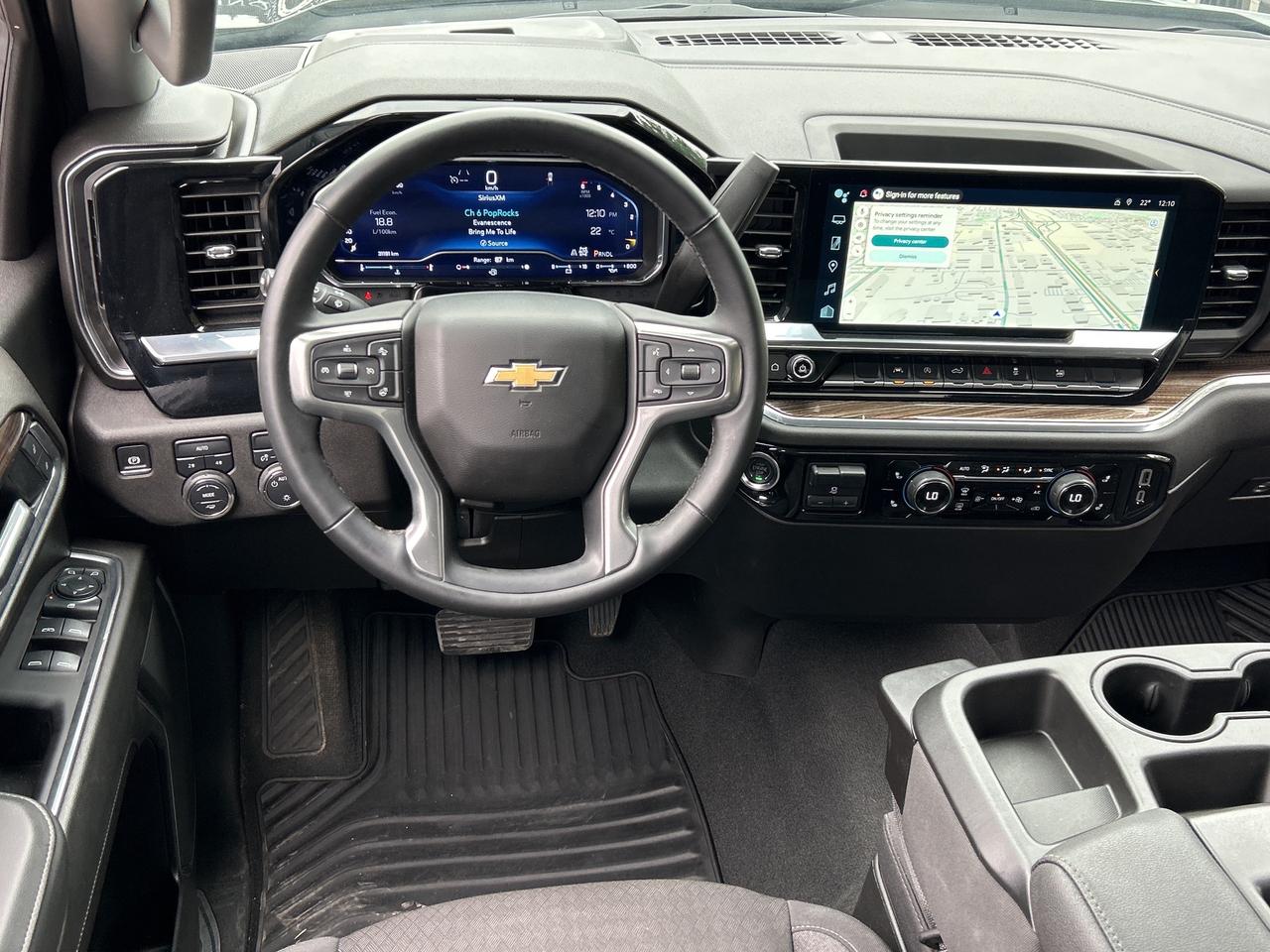 2025 Chevrolet Silverado 1500 4WD CREW CAB, 5.3LV8, NAVI, CARPLAY, ANDROID AUTO Photo3