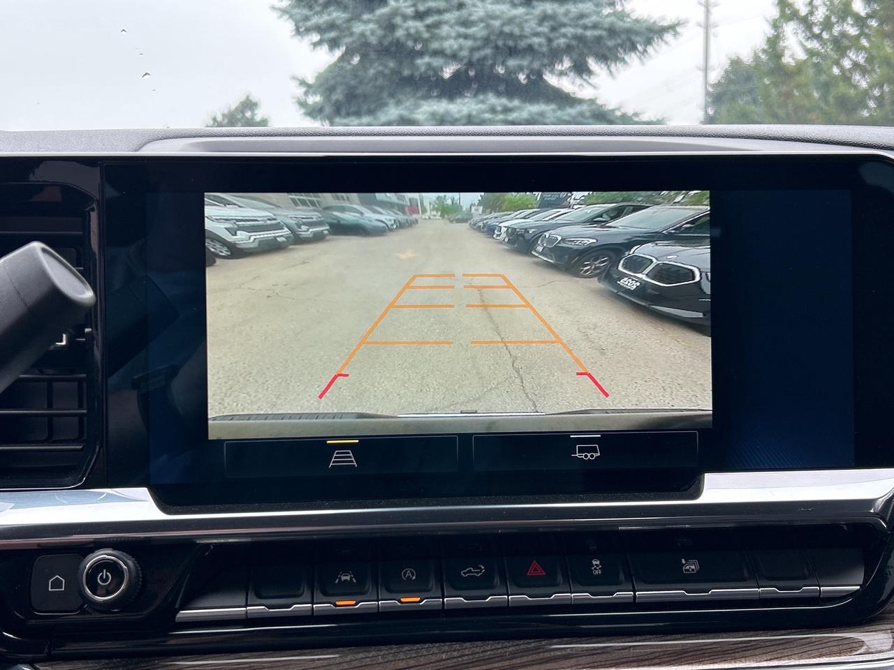 2025 Chevrolet Silverado 1500 4WD CREW CAB, 5.3LV8, NAVI, CARPLAY, ANDROID AUTO Photo