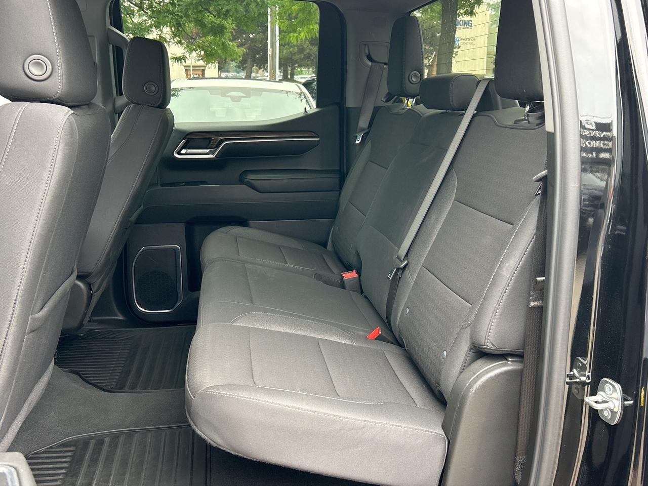 2025 Chevrolet Silverado 1500 4WD CREW CAB, 5.3LV8, NAVI, CARPLAY, ANDROID AUTO Photo