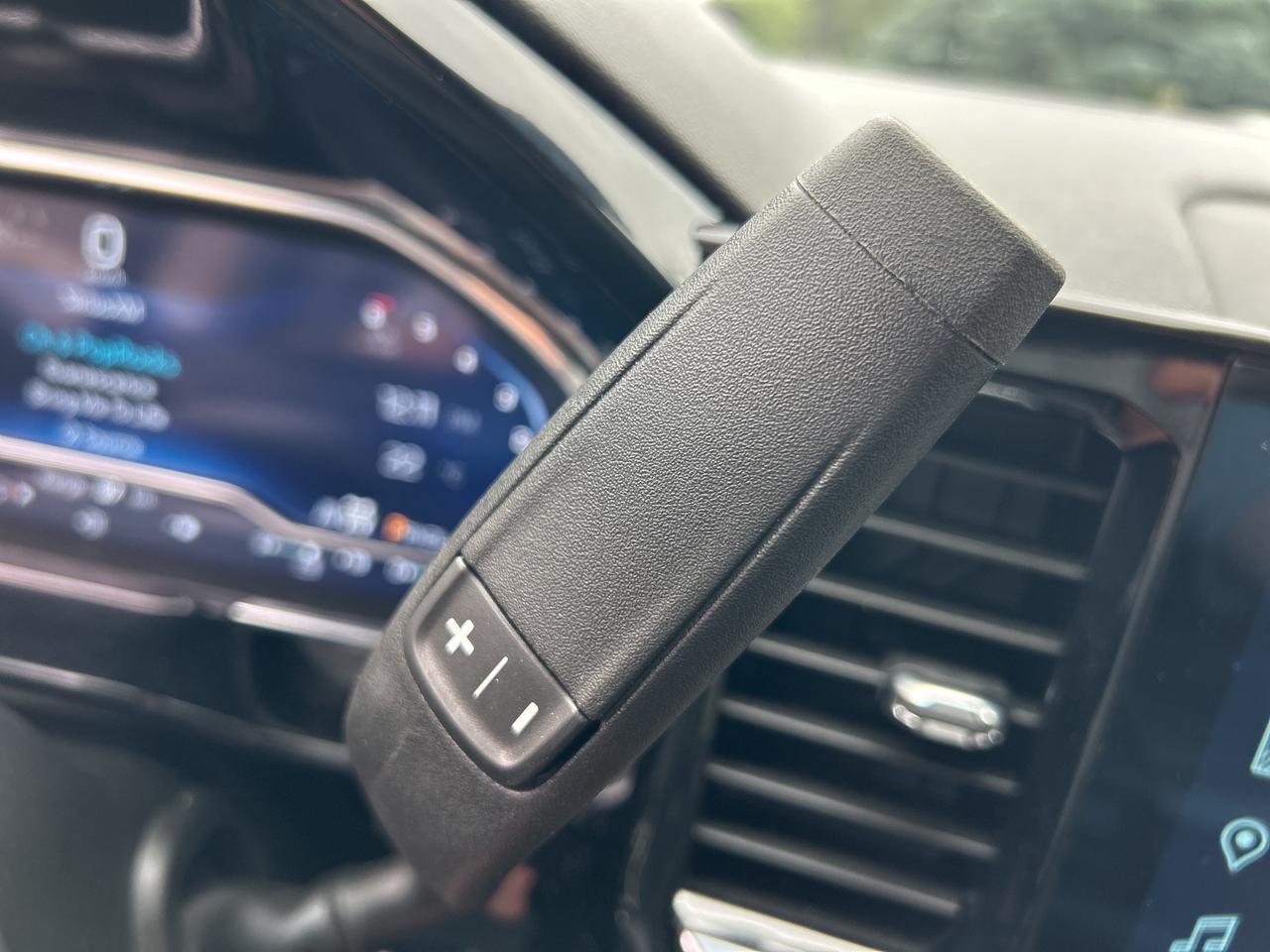 2025 Chevrolet Silverado 1500 4WD CREW CAB, 5.3LV8, NAVI, CARPLAY, ANDROID AUTO Photo