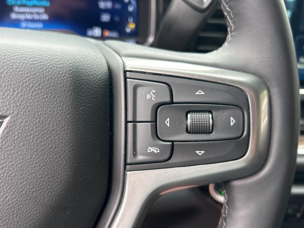 2025 Chevrolet Silverado 1500 4WD CREW CAB, 5.3LV8, NAVI, CARPLAY, ANDROID AUTO Photo