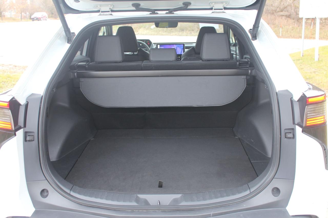 2023 Toyota bZ4X XLE All Wheel Drive, No Accidents, One Owner Photo4