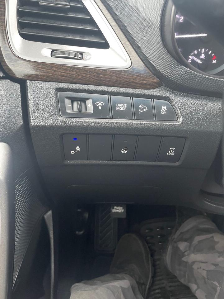 2017 Hyundai Santa Fe Sport AWD 4dr 2.4L SE Photo