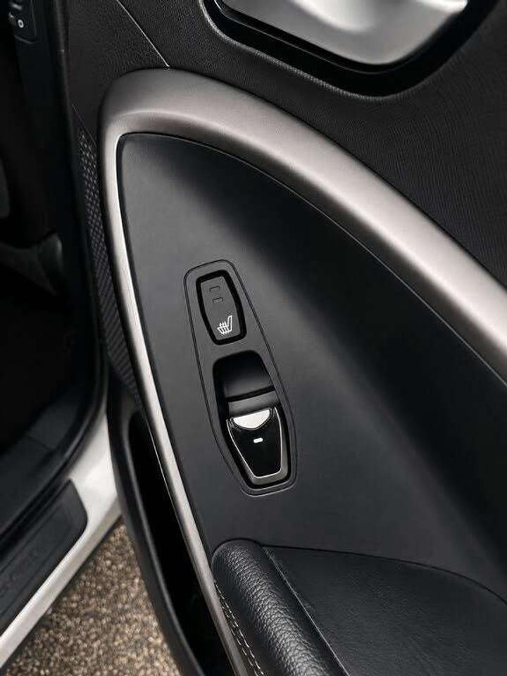2017 Hyundai Santa Fe AWD 4dr 2.4L SE Photo