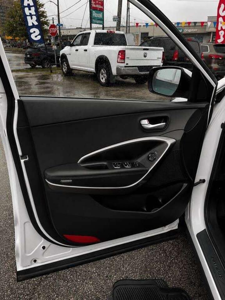 2017 Hyundai Santa Fe AWD 4dr 2.4L SE Photo