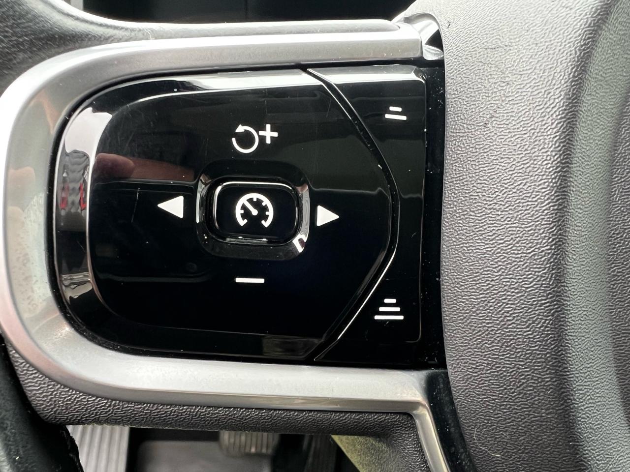 2017 Volvo XC90 AWD 5dr T5 Momentum 7-Passenger Photo