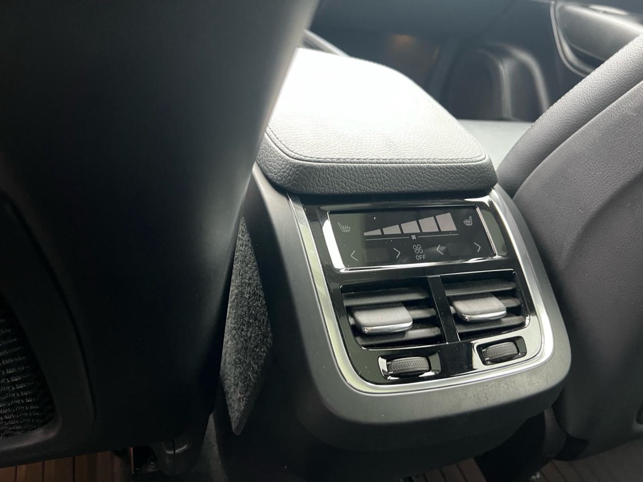 2017 Volvo XC90 AWD 5dr T5 Momentum 7-Passenger Photo