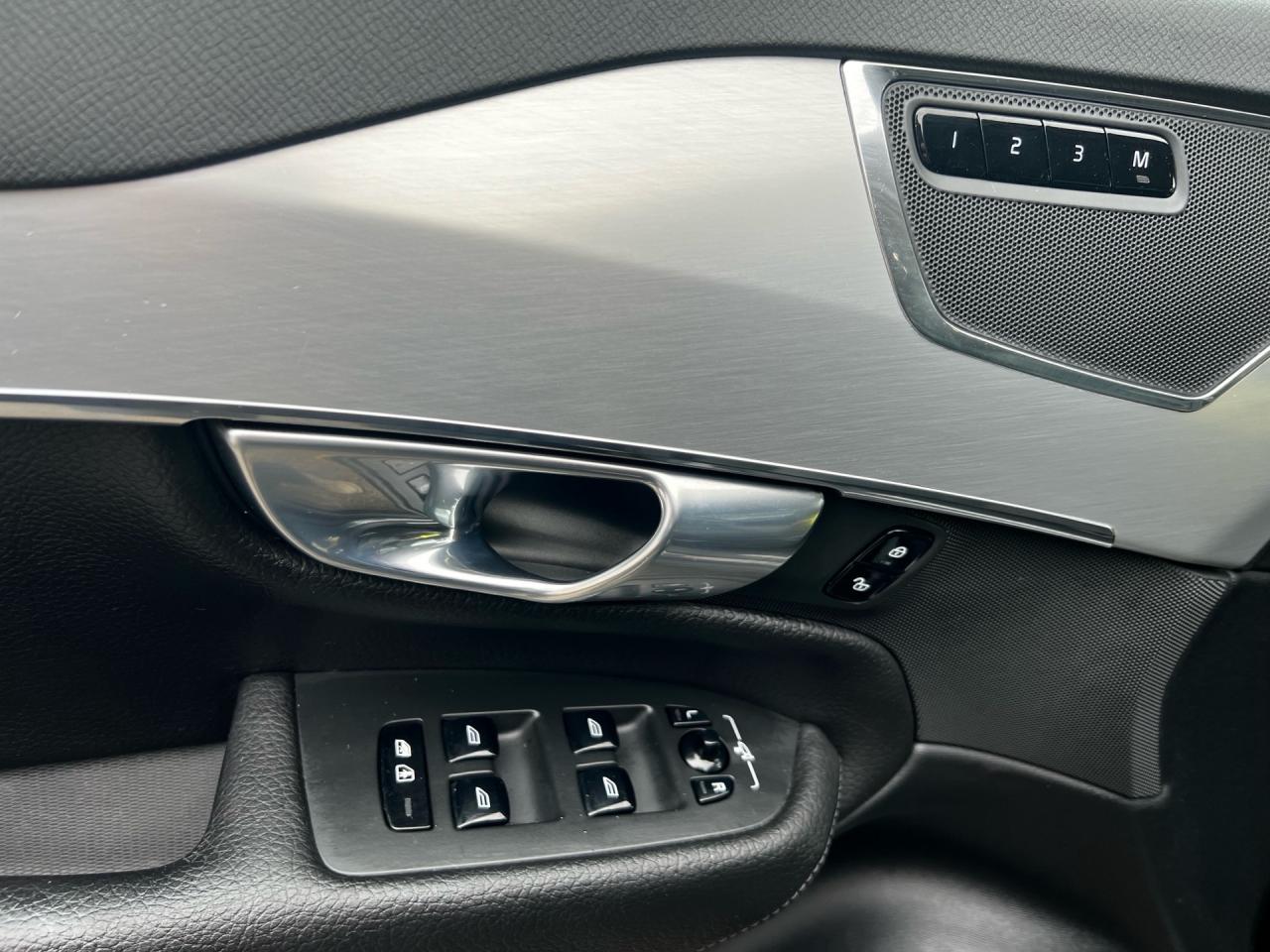 2017 Volvo XC90 AWD 5dr T5 Momentum 7-Passenger Photo