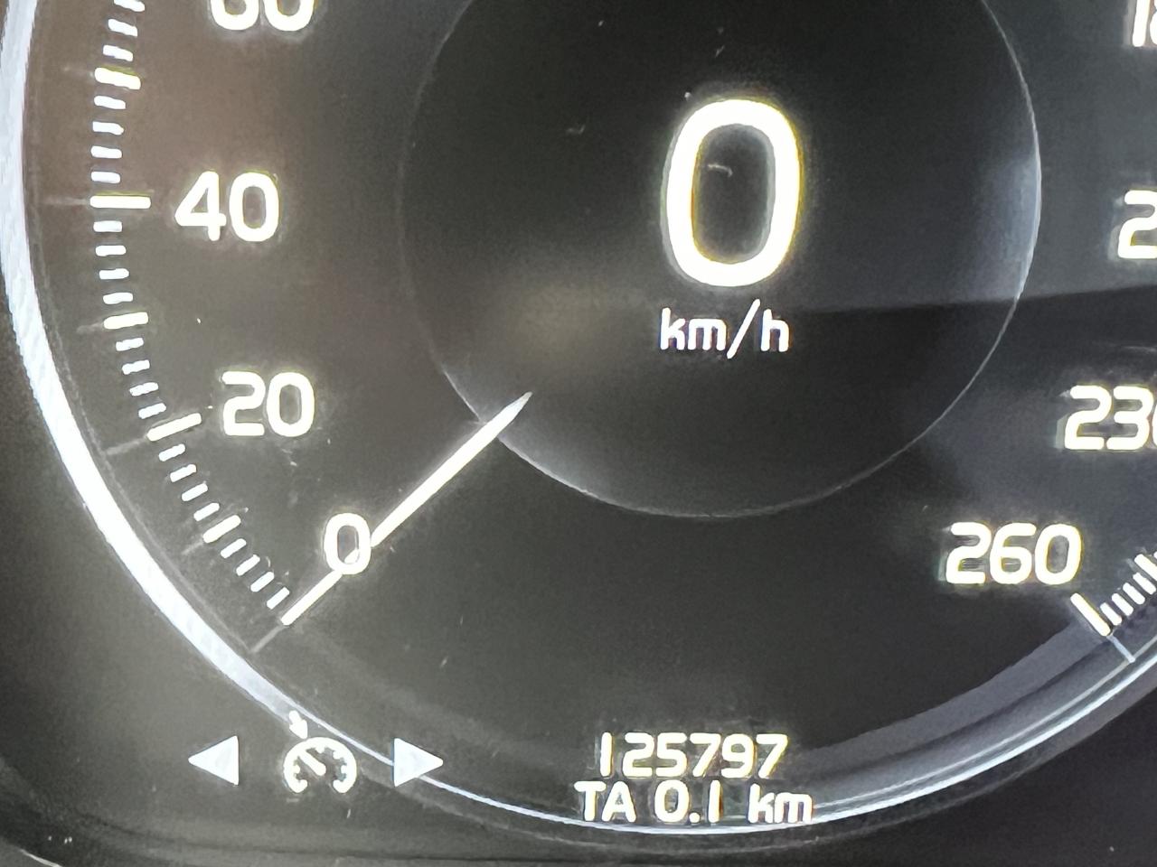 2017 Volvo XC90 AWD 5dr T5 Momentum 7-Passenger Photo