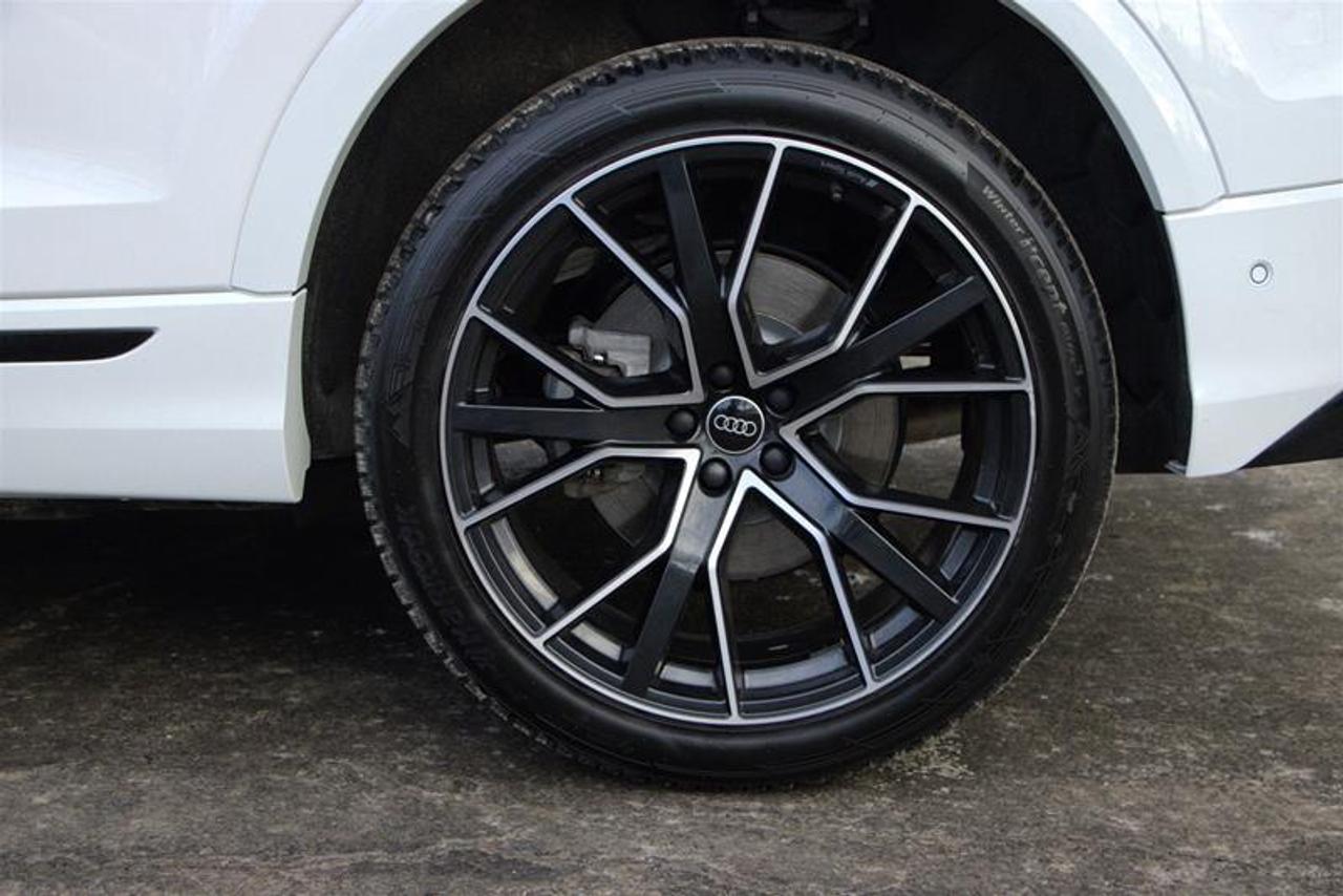 2024 Audi Q8 Progressiv 55 TFSI quattro Photo