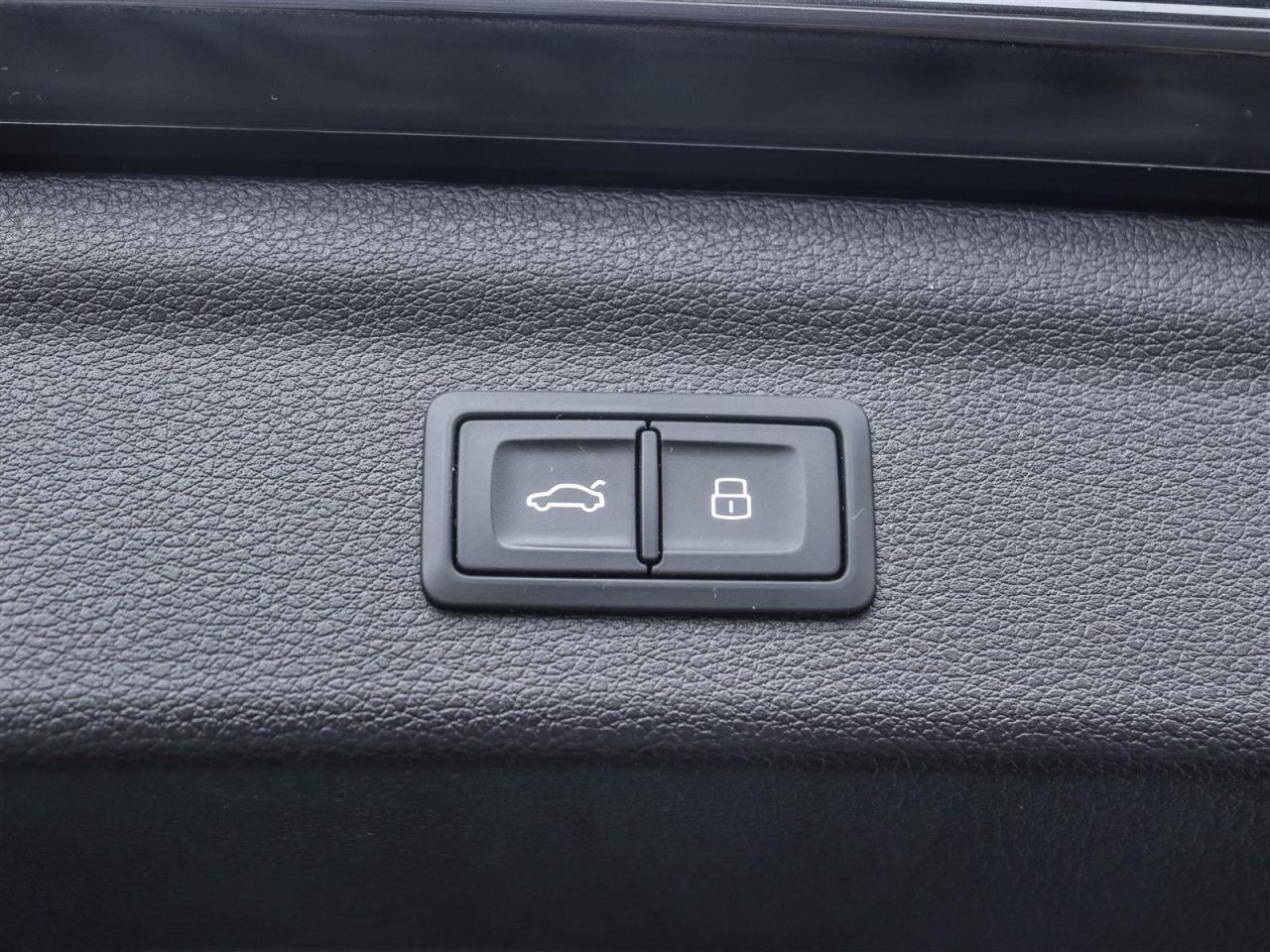 2022 Audi Q3 45 2.0T Progressiv quattro 8sp Tiptronic Photo