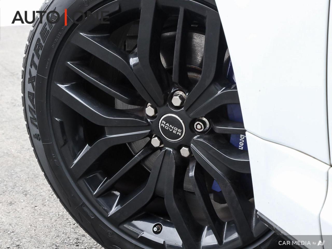 2015 Land Rover Range Rover Sport SVR   550 HP   LOW KMS Photo