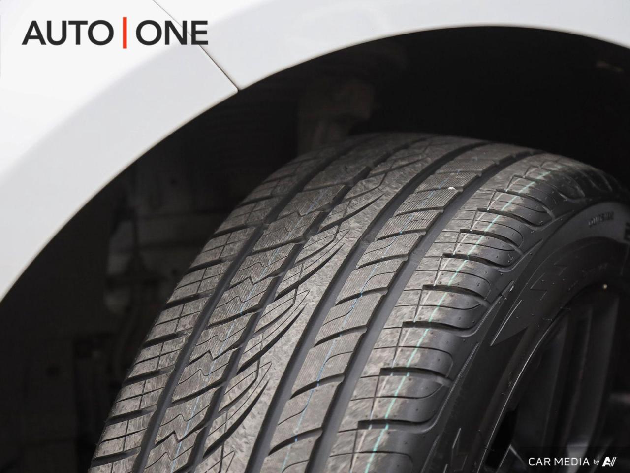 2015 Land Rover Range Rover Sport SVR   550 HP   LOW KMS Photo