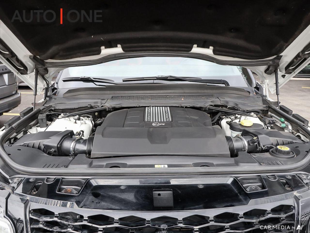 2015 Land Rover Range Rover Sport SVR   550 HP   LOW KMS Photo