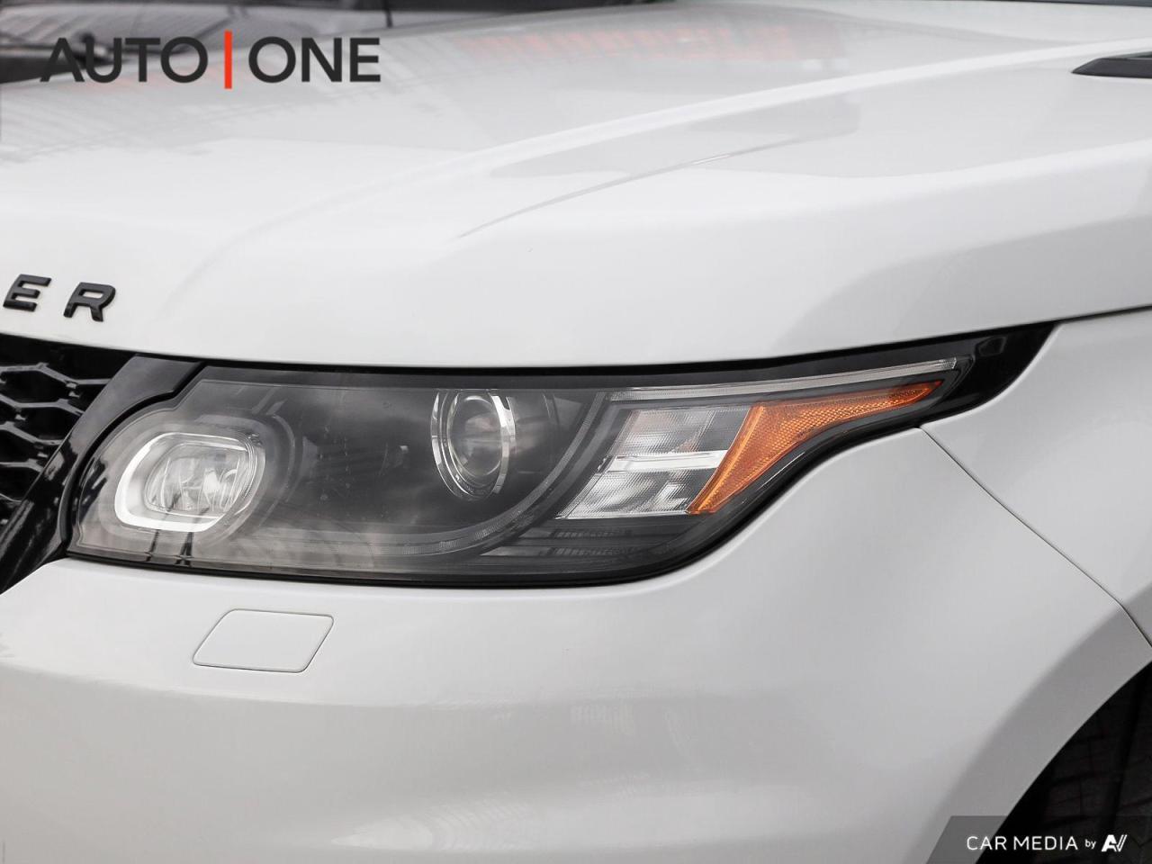 2015 Land Rover Range Rover Sport SVR   550 HP   LOW KMS Photo