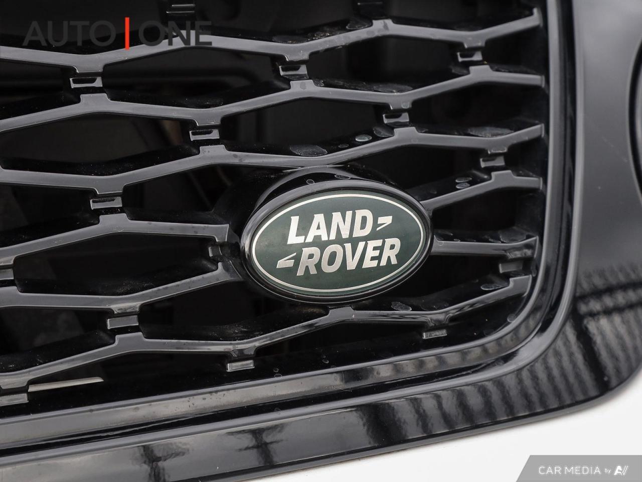 2015 Land Rover Range Rover Sport SVR   550 HP   LOW KMS Photo