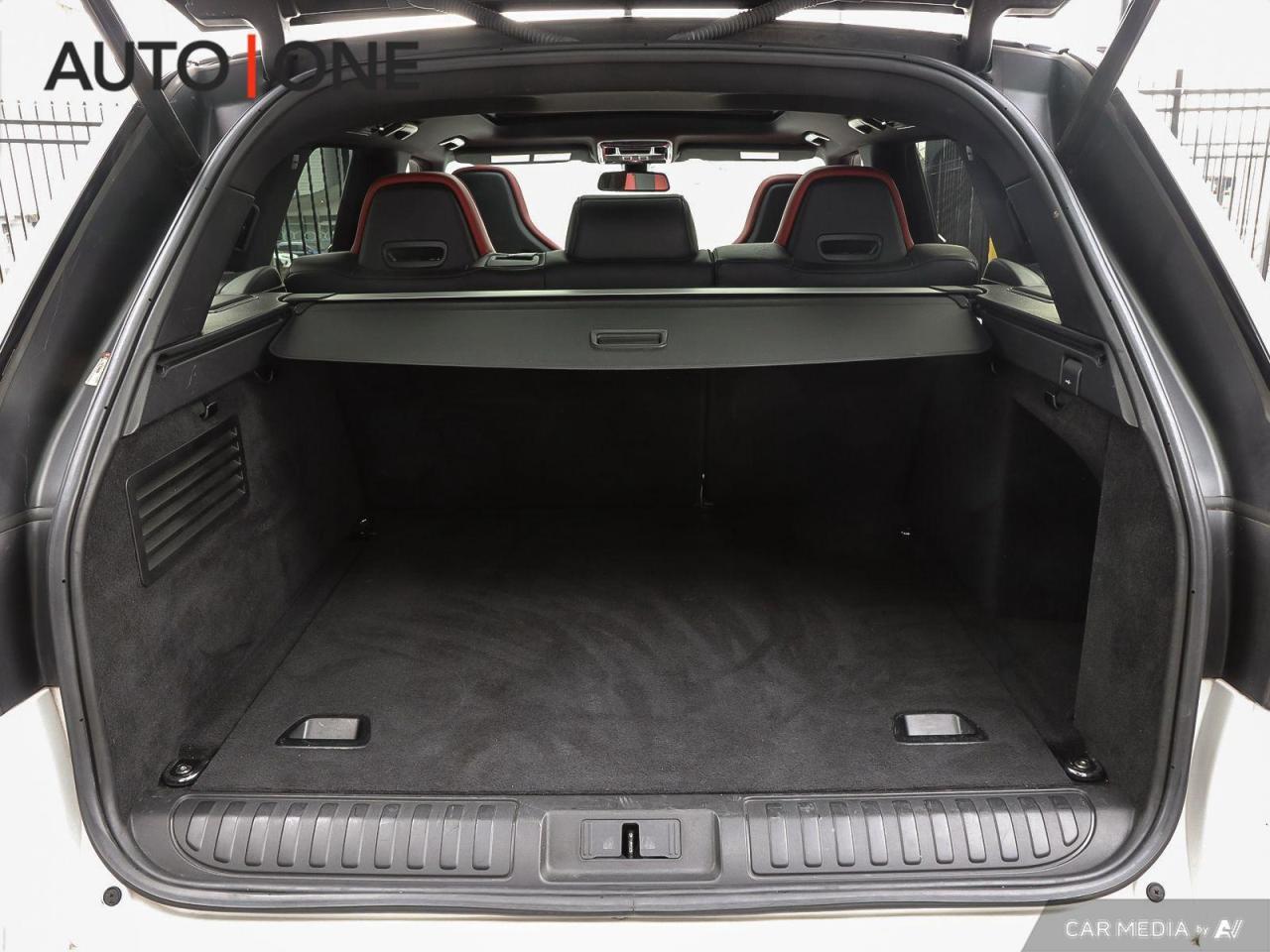 2015 Land Rover Range Rover Sport SVR   550 HP   LOW KMS Photo