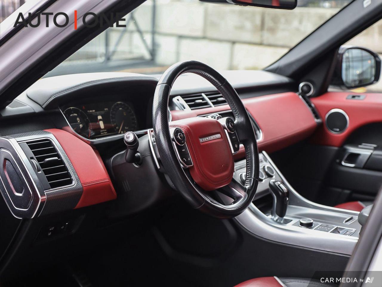 2015 Land Rover Range Rover Sport SVR   550 HP   LOW KMS Photo