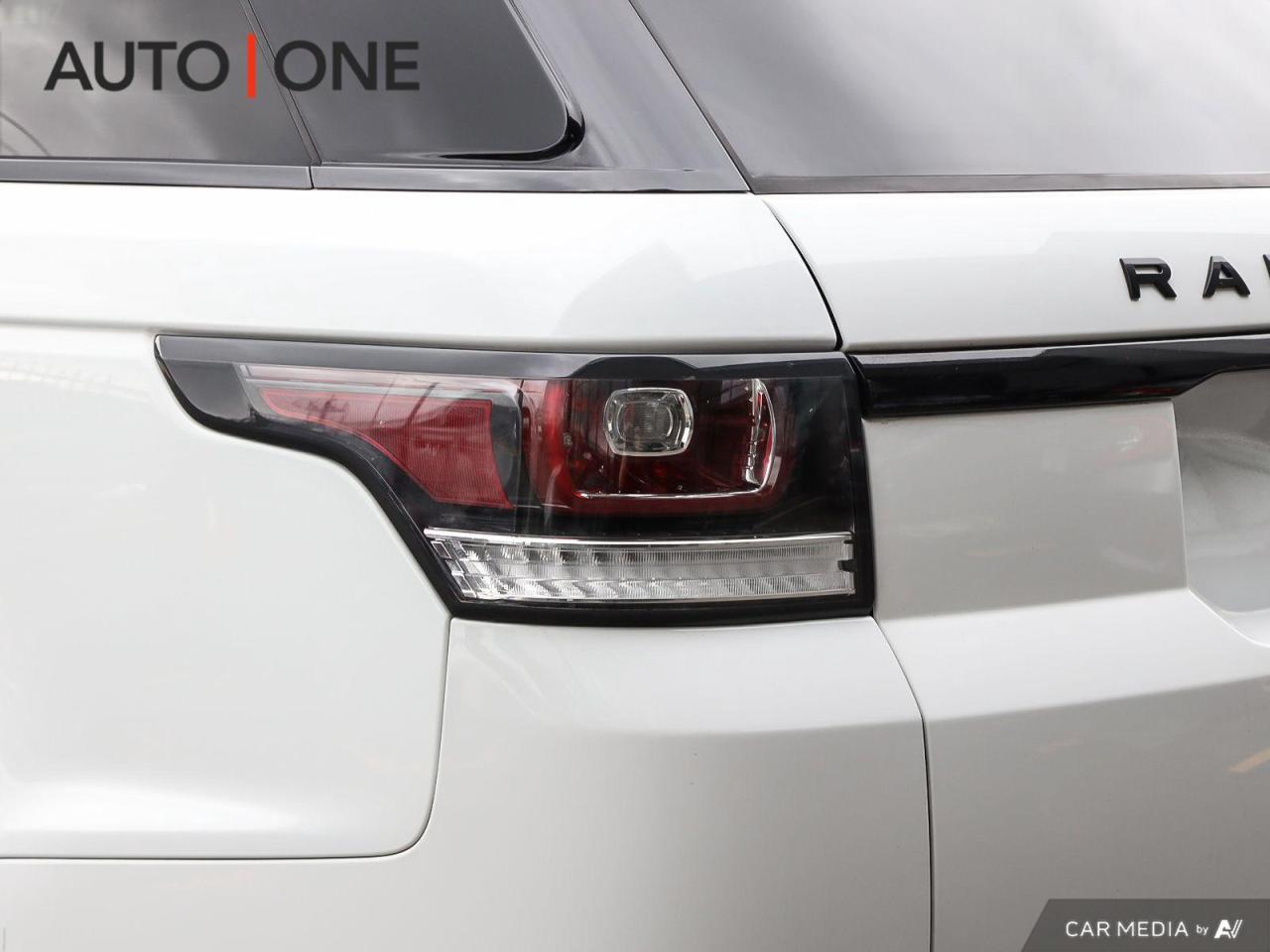 2015 Land Rover Range Rover Sport SVR   550 HP   LOW KMS Photo