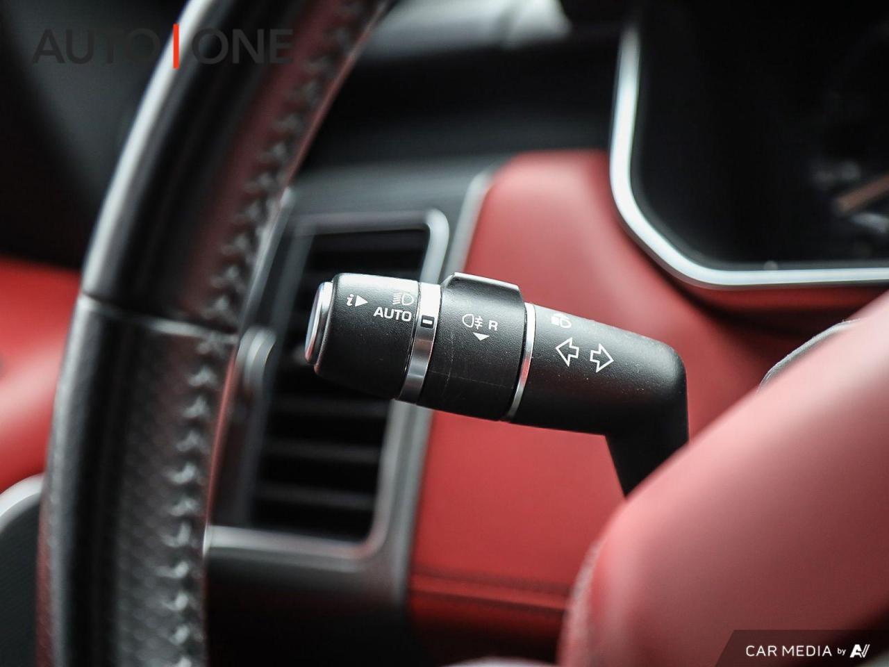 2015 Land Rover Range Rover Sport SVR   550 HP   LOW KMS Photo