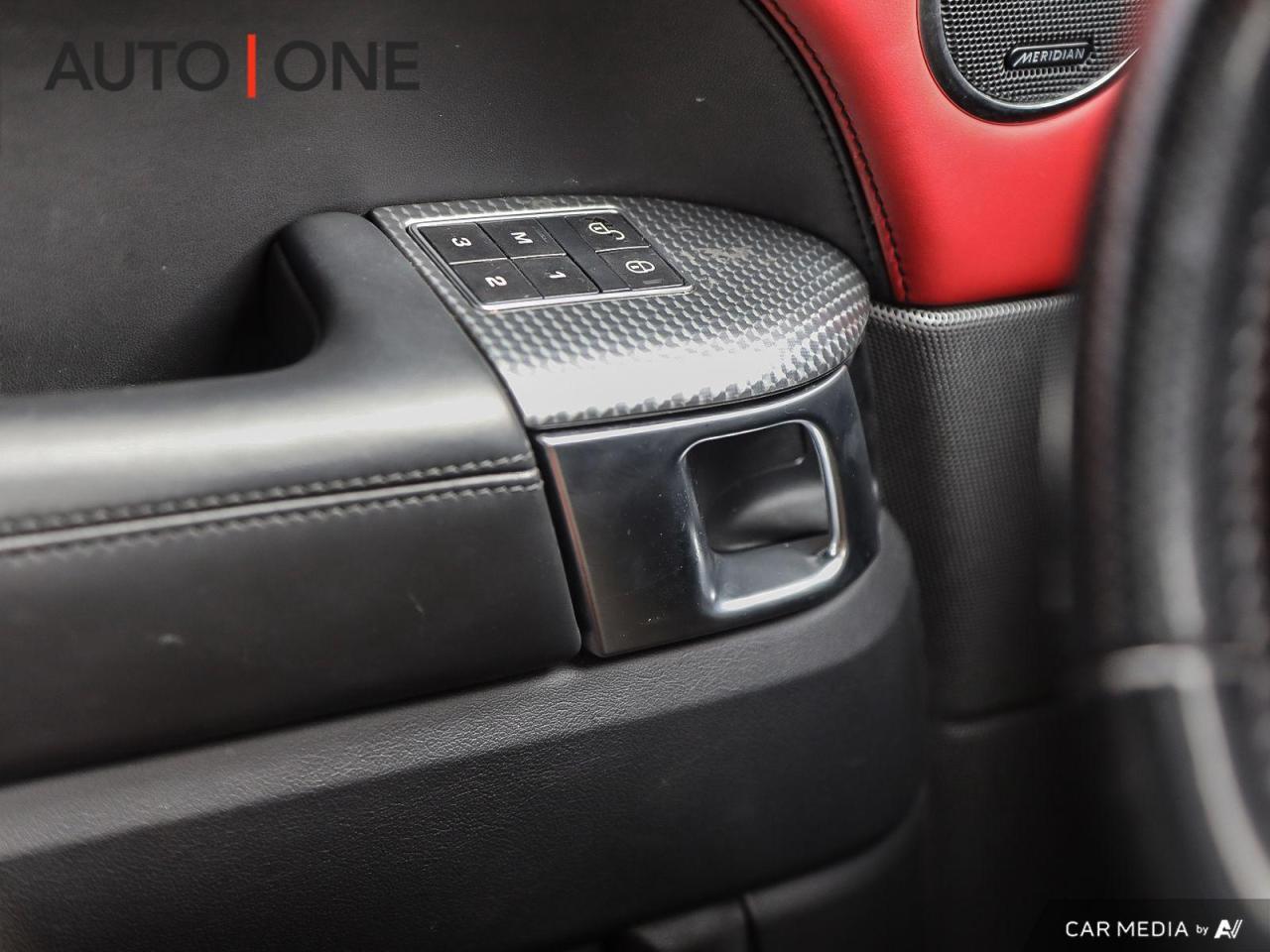 2015 Land Rover Range Rover Sport SVR   550 HP   LOW KMS Photo