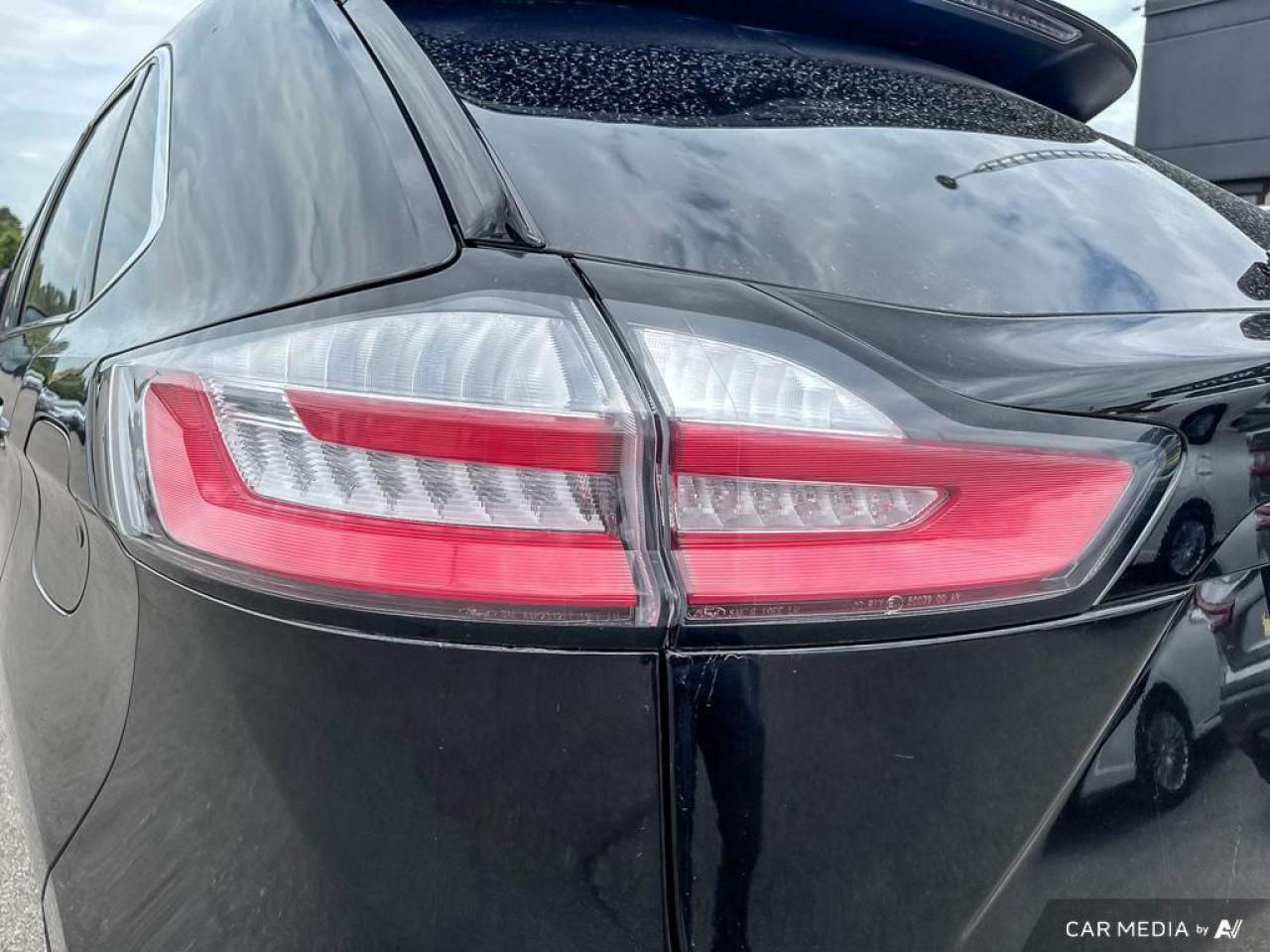 2022 Ford Edge Titanium BACKUP CAM   BLUETOOTH   HTD SEATS   KEYL Photo