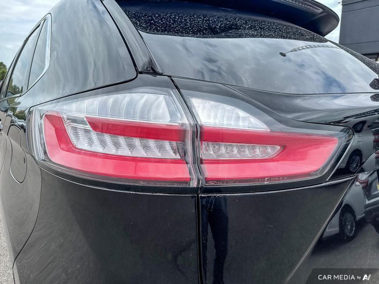 2022 Ford Edge Titanium BACKUP CAM   BLUETOOTH   HTD SEATS   KEYL Photo