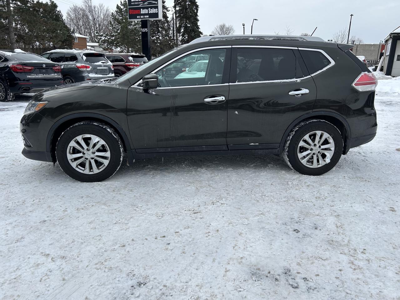 2015 Nissan Rogue SV Photo