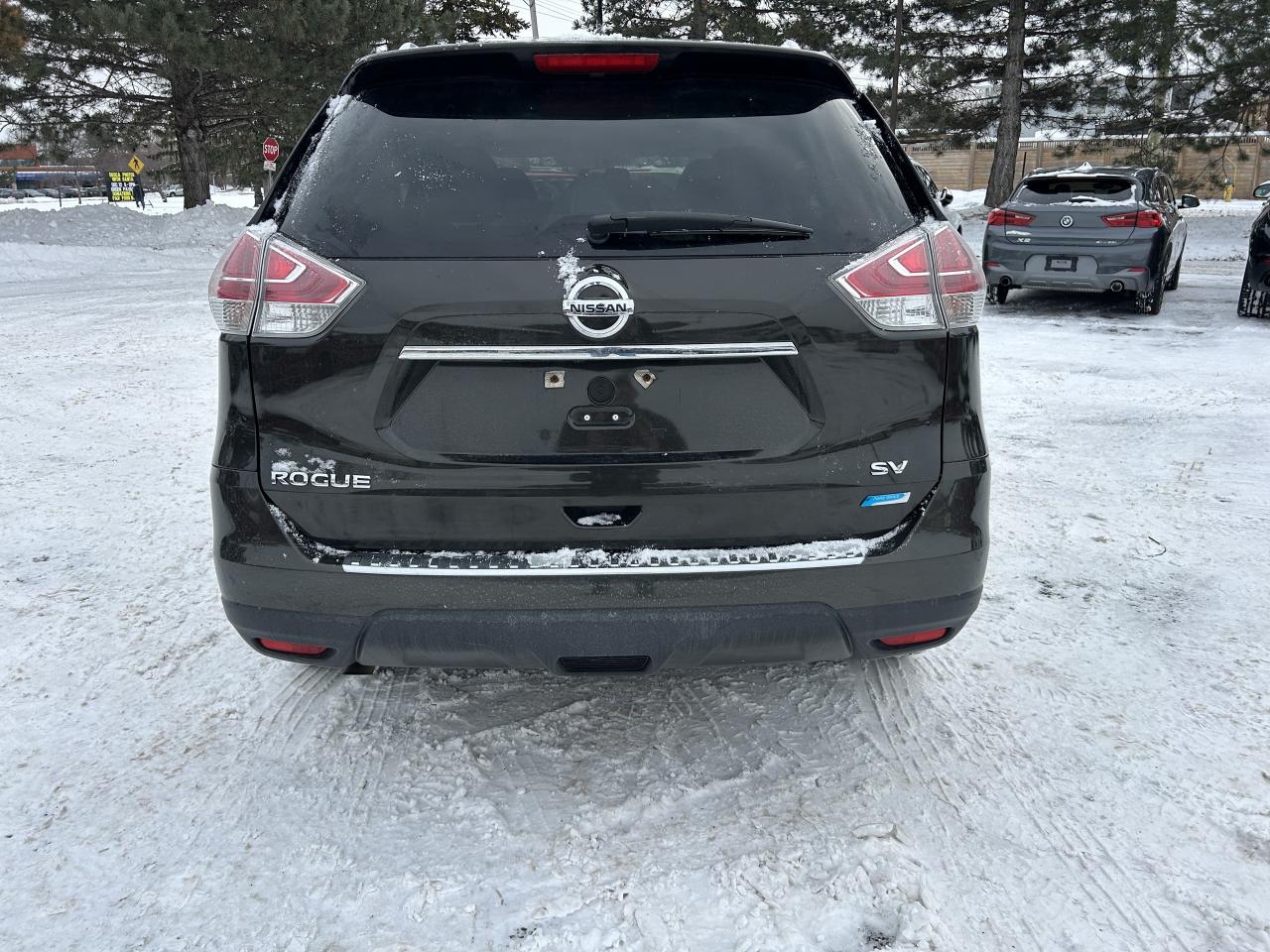 2015 Nissan Rogue SV Photo