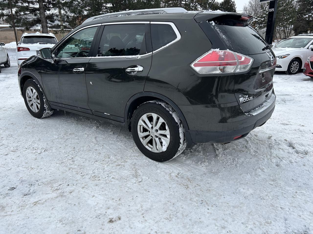 2015 Nissan Rogue SV Photo