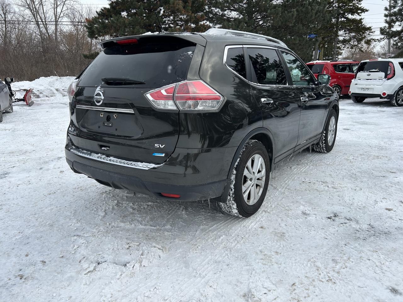 2015 Nissan Rogue SV Photo