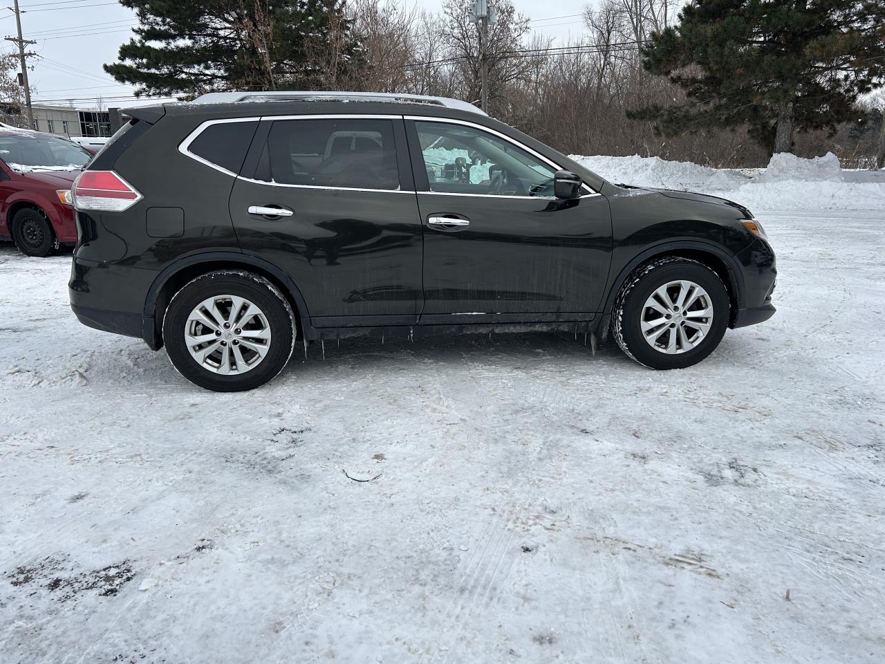 2015 Nissan Rogue SV Photo