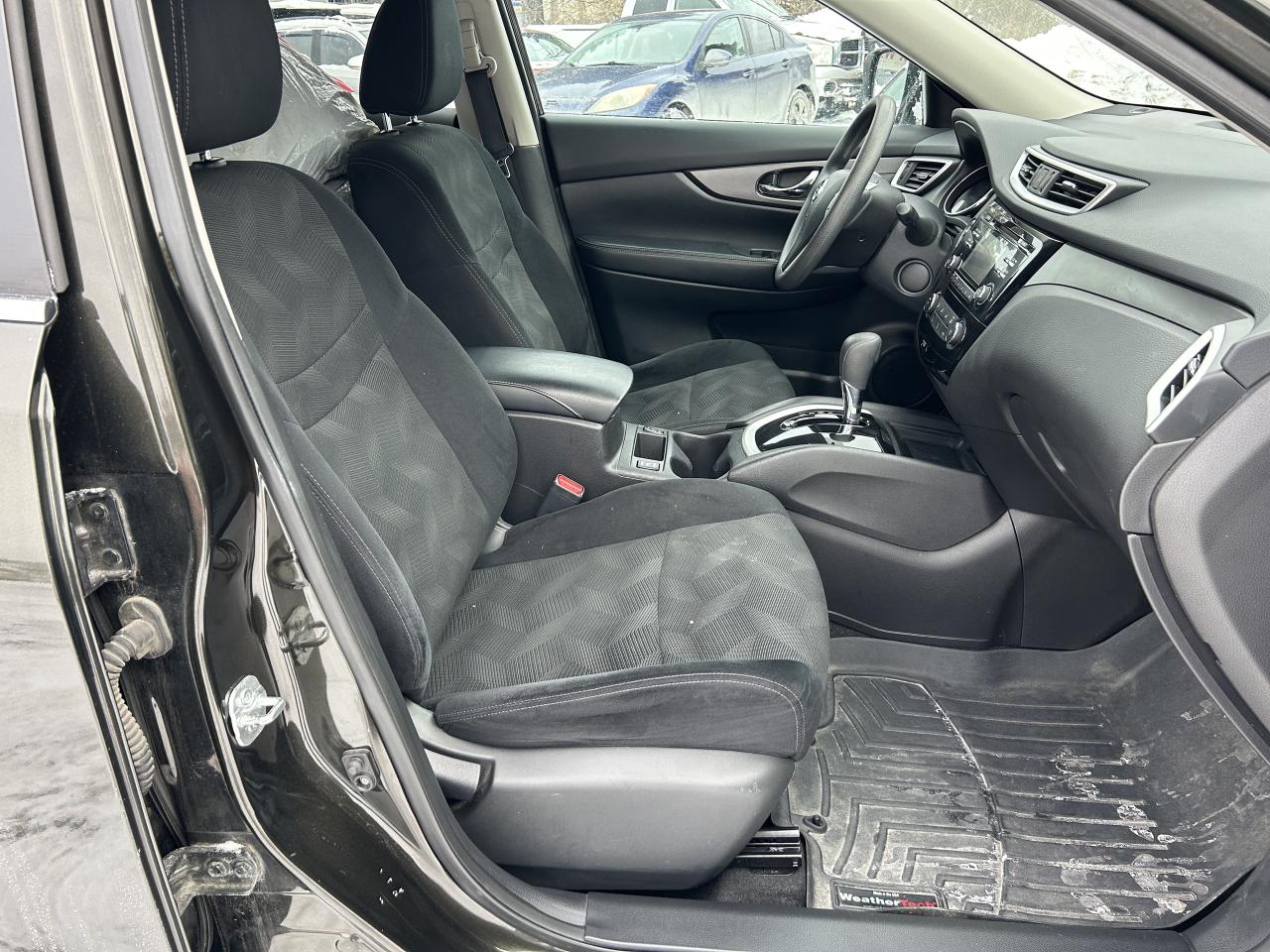 2015 Nissan Rogue SV Photo