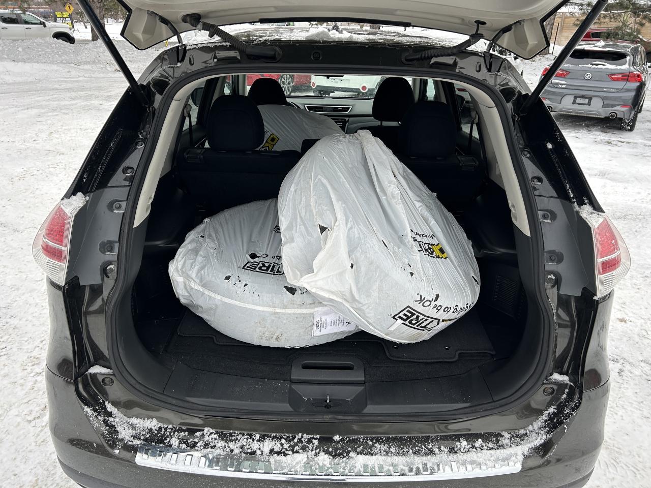 2015 Nissan Rogue SV Photo