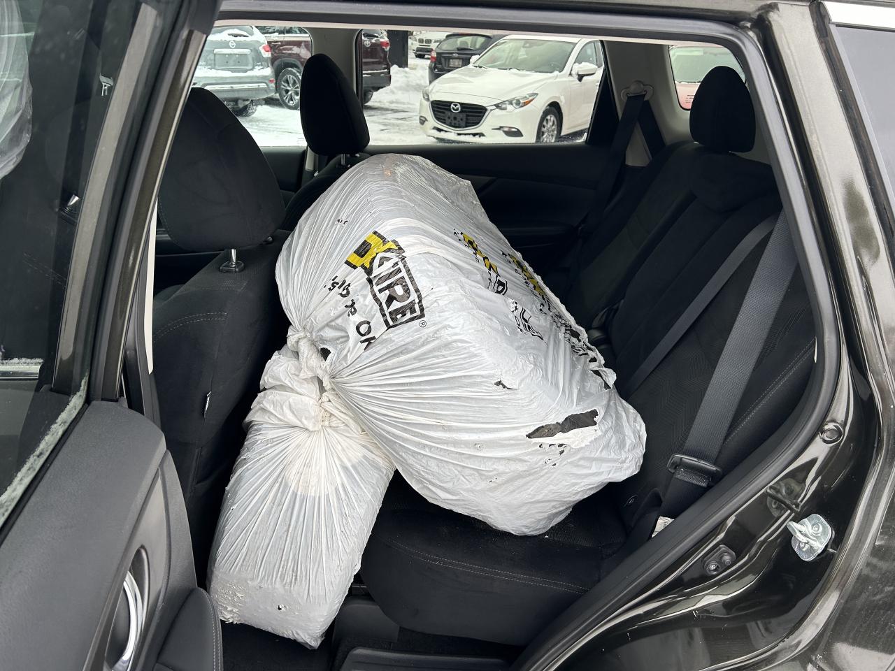 2015 Nissan Rogue SV Photo