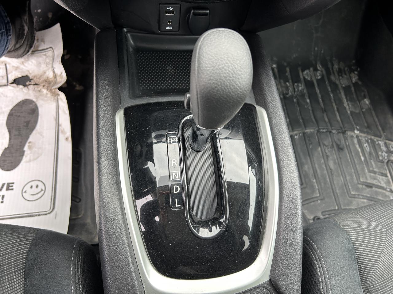 2015 Nissan Rogue SV Photo